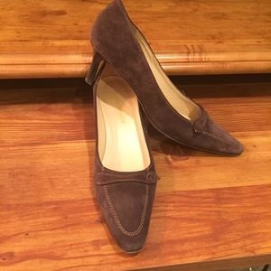 Ellen Tracy Suede Pumps